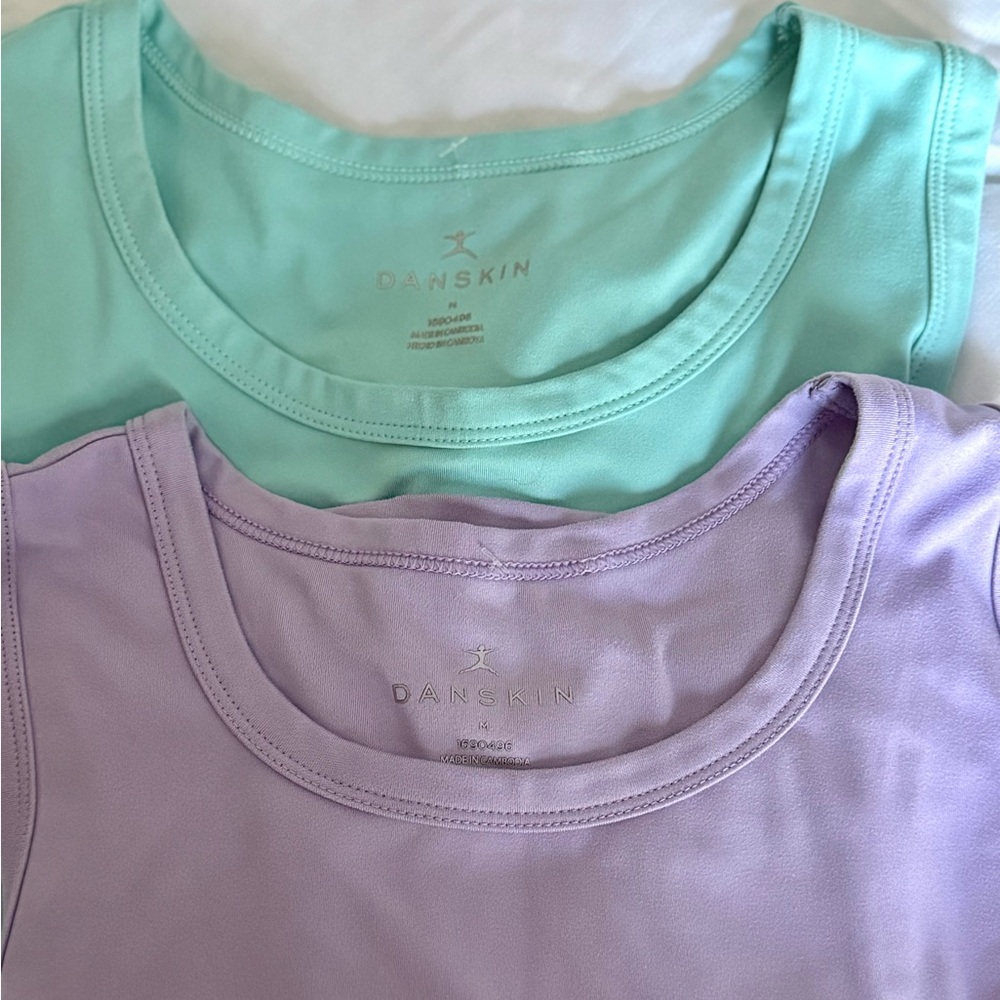 Danskin 2 Pack Aqua and Lilac Moisture Wicking Tank Tops Size Medium - Picture 2 of 8